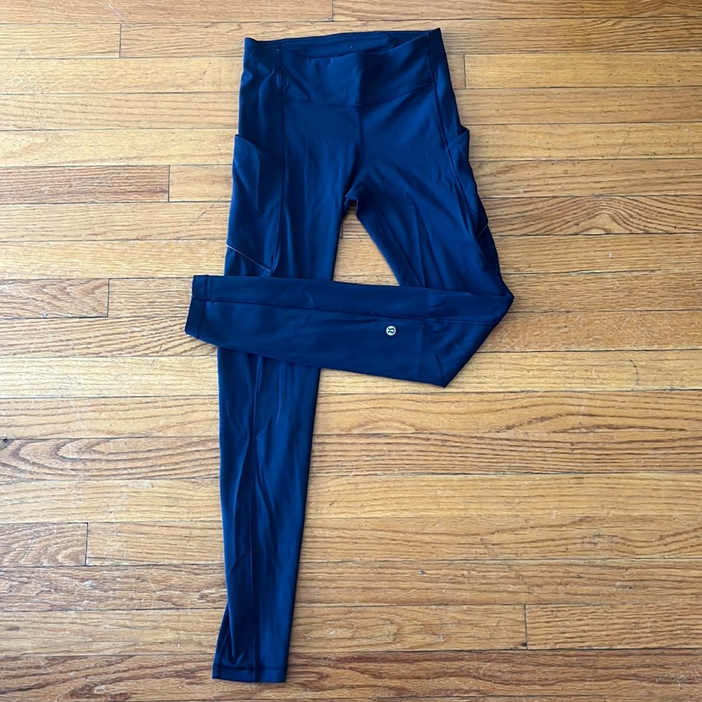 Navy Blue Fast & Free Lululemon leggings. Side pockets and back pockets.
